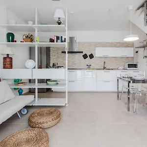 Appartamento Comfy W/ Private Parking, Pula